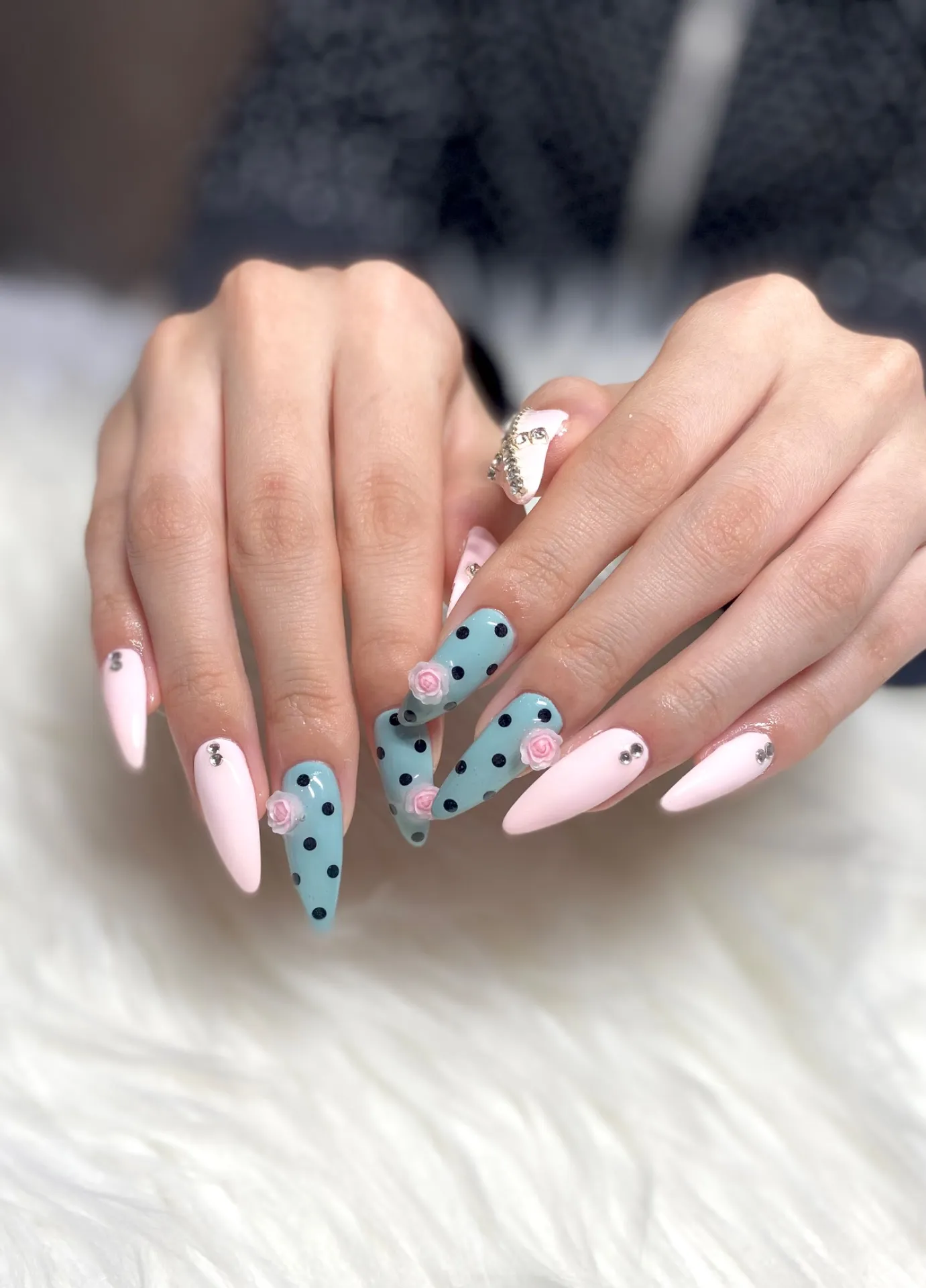 春っぽさ全開のガーリーネイル🩵🌸